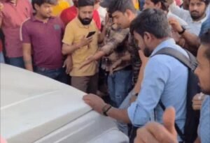 दस किलोमीटर पीछा कर मांस से भरी पिकअप पकड़ी, शीशे तोड़कर चालक से की मारपीट