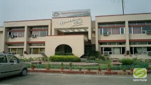 Gurugram: मुआवजा नहीं देने पर कोर्ट ने Gymkhana Club को अटैच करने के दिए निर्देश