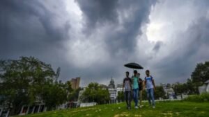 Haryana Rain Alert: हरियाणा के इन जिलों में देर रात हुई भारी बारिश  के साथ औलावृष्टि,  लोगों को गर्मी से मिली राहत