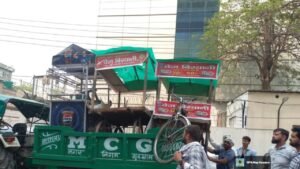 Gurugram: अतिक्रमण के खिलाफ निगम का बड़ा एक्शन, उद्योग विहार से हटाया अतिक्रमण