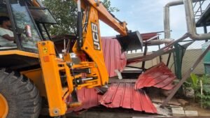 Gurugram: अवैध ‘हवन स्थल’ पर चला बुलडोजर , सन सिटी एवेन्यू में बड़ी कार्रवाई