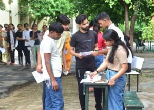 CET Exam: CET परीक्षा का पहले दिन 66 हजार ने दी परीक्षा, गुरुग्राम पुलिस और प्रशासन ने निभाई मददगार की भूमिका