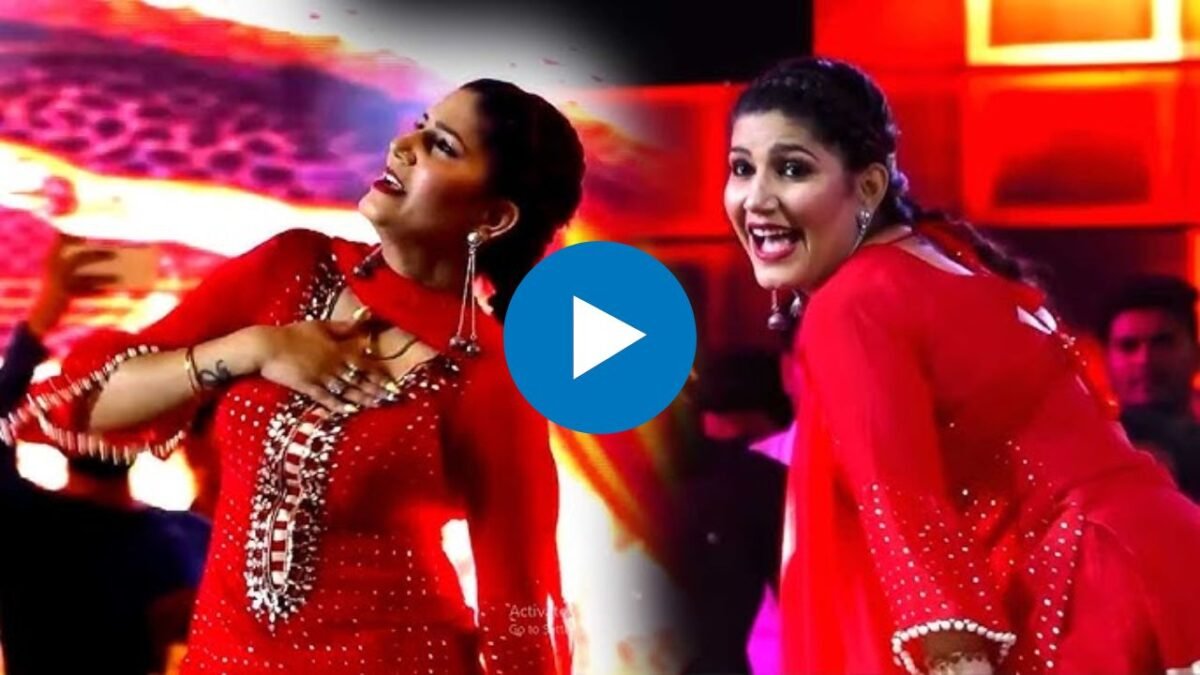 Sapna Chaudhary wore a red suit and danced, people showered notes on her