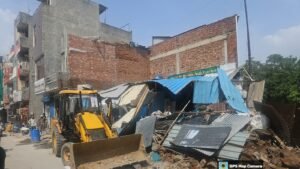 Bulldozer Action : गुरुग्राम में अवैध गोदामों पर चला पीला पंजा, 6 गोदाम ध्वस्त