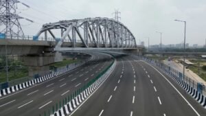 Dwarka Express way पर पाइपलाइन बिछाने से धसने का खतरा, NHAI ने निर्माण कार्य रुकवाया