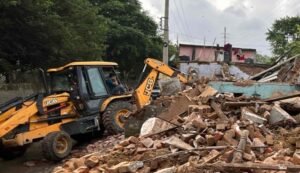 MCG Action :अतिक्रमण पर चला नगर निगम का बुलडोजर,अवैध निर्माण ध्वस्त