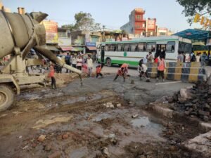 Gurugram News : गुरुग्राम में गड्ढों की मरम्मत शुरु लेकिन ये क्या ? ये कैसी मरम्मत ?
