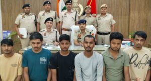 Crime News: लोन कंपनी का डेटा चुराकर ठगी करने वाले गिरोह का भंडाफोड़, 7 आरोपी गिरफ्तार
