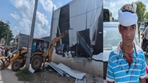 Attack on Dtp Team : अवैध गोदामों पर चला बुल्डोजर तो भड़के ग्रामीण, पथराव में JCB ड्राइवर घायल