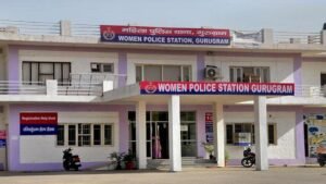 Husband Wife Fight : घरेलू कलह सुलझाने आए पति पत्नि थाने में ही हो गए एक दूसरे के दुश्मन, जमकर हुई मारपीट, दोनों गिरफ्तार