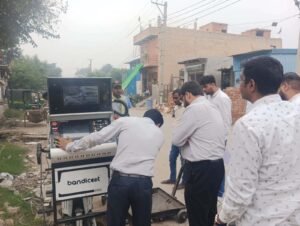 Robot Trial : अब मानेसर में रोबोट से होंगे सीवर साफ, कमिश्नर ने देखा ट्रायल