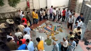 Govardhan Pooja : तीन पीढियों ने मिलकर धूमधाम से किया गोवर्धन पूजन