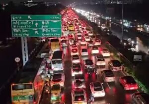 Rain in Gurugram : दिल्ली-जयपुर हाईवे पर थमी वाहनों की रफ्तार, घर से निकलने वाले देख लें हालात
