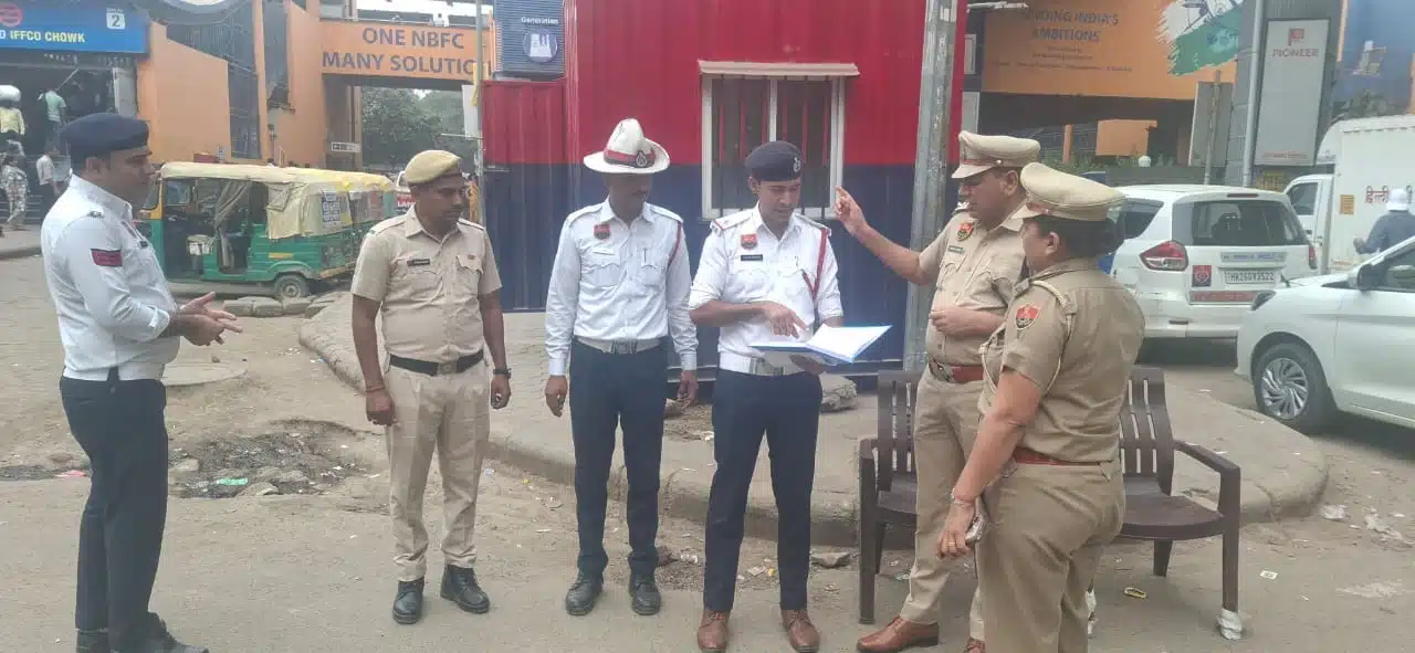Auto Service At Iffco Chowk Metro Station