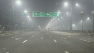 Today Weather Update : गुरुग्राम वालों निकाल लो रज़ाई ! हाड कंपकंपाने वाली है ठंड, ट्रैफिक पुलिस ने भी जारी की एडवाइज़री