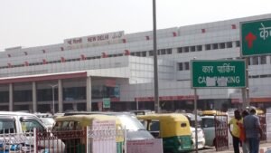 New Delhi रेलवे स्टेशन जाने वाले हो जाएं सावधान ! पहाड़गंज साइड की पार्किंग बंद