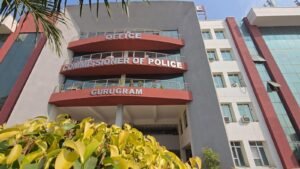 Gurugram Big News : युवती की अर्धनग्न लाश मिली, गला दबाकर हत्या का शक