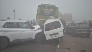 Haryana में कोहरे का कहर: महम-बेरी एक्सप्रेसवे पर भयंकर हादसा, 40 गाड़ियां टकराईं, कई मौतें हुई