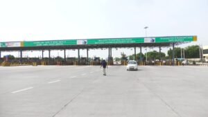 Toll plaza पर दस मिनट करना पड़ा इंतजार, टोल कंपनी पर लगा 26 हजार का जुर्माना